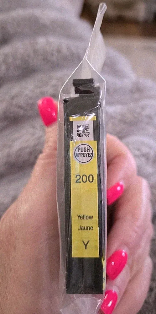 Genuine Epson 200 Yellow/Jaune Ink Cartridge, NEW SEALED IN PACKAGE!!